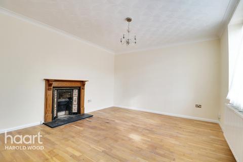 33 Penrith Road, Romford, RM3 9NS