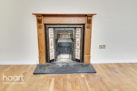 33 Penrith Road, Romford, RM3 9NS