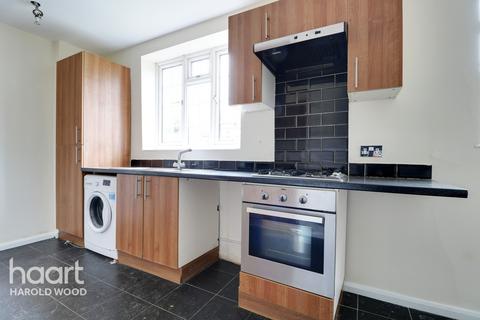 33 Penrith Road, Romford, RM3 9NS