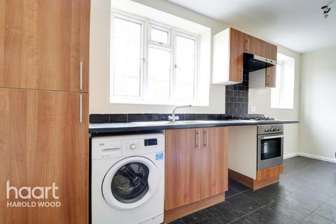 33 Penrith Road, Romford, RM3 9NS
