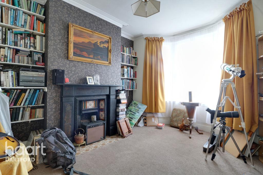 Colney Road, Dartford 2 bed semidetached house £270,000