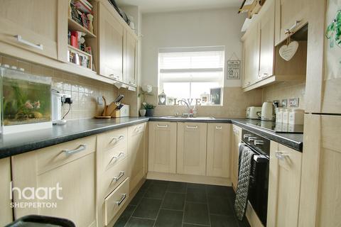 12 Hallows Grove, Sunbury-on-thames, TW16 7LP