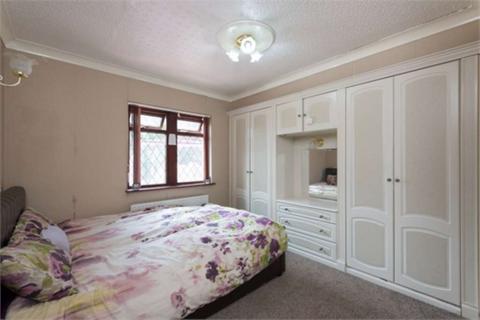 2 bedroom bungalow to rent, Lodge Farm Close, Dewsbury