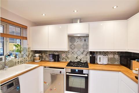 33 Campbell Road, Hawkinge, Folkestone, CT18 7TL