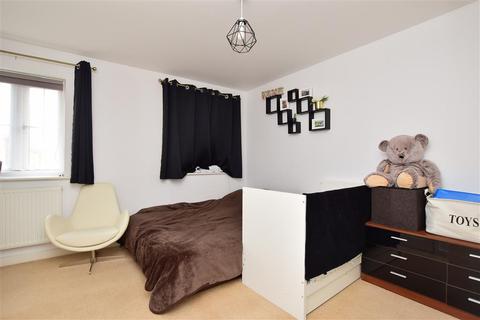 33 Campbell Road, Hawkinge, Folkestone, CT18 7TL