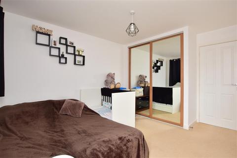 33 Campbell Road, Hawkinge, Folkestone, CT18 7TL