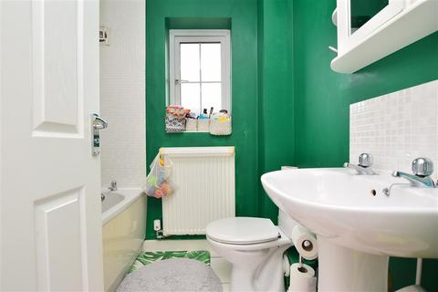 33 Campbell Road, Hawkinge, Folkestone, CT18 7TL