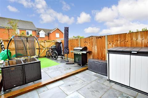 33 Campbell Road, Hawkinge, Folkestone, CT18 7TL