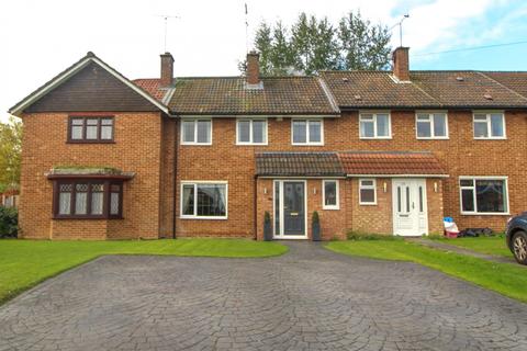 24 Knights Way, Brentwood, CM13 2AZ