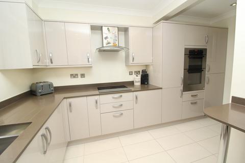 24 Knights Way, Brentwood, CM13 2AZ