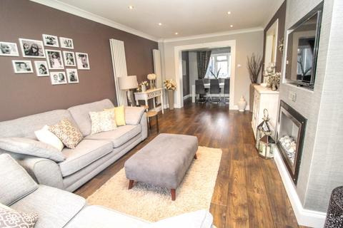 24 Knights Way, Brentwood, CM13 2AZ