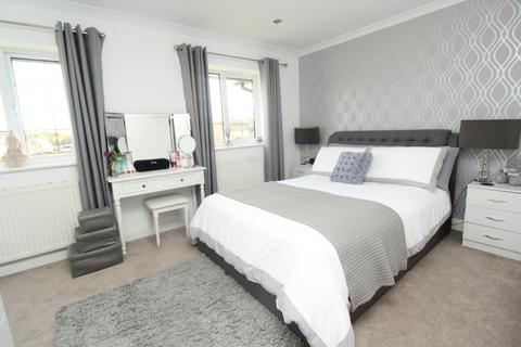 24 Knights Way, Brentwood, CM13 2AZ