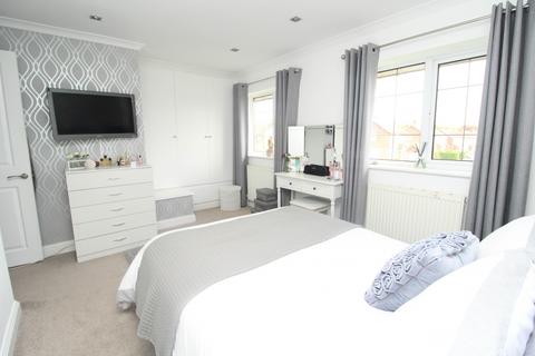 24 Knights Way, Brentwood, CM13 2AZ