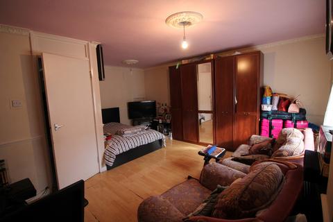 48 Exning Road, London, E16 4ND