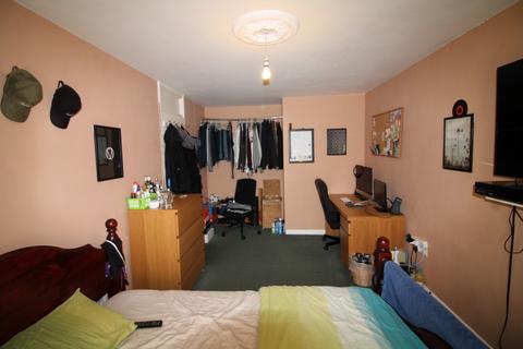 48 Exning Road, London, E16 4ND