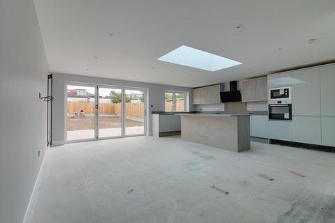 39 David Drive, Romford, RM3 0YA