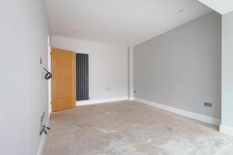 39 David Drive, Romford, RM3 0YA