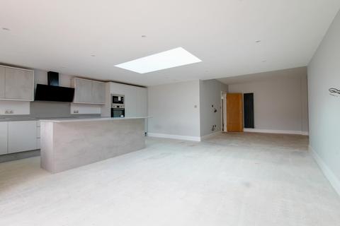 39 David Drive, Romford, RM3 0YA