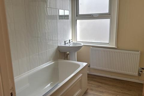 undefined, WHITCHURCH ROAD -  Part Furnished 1st Floor Flat close to the University Hospital of Wales