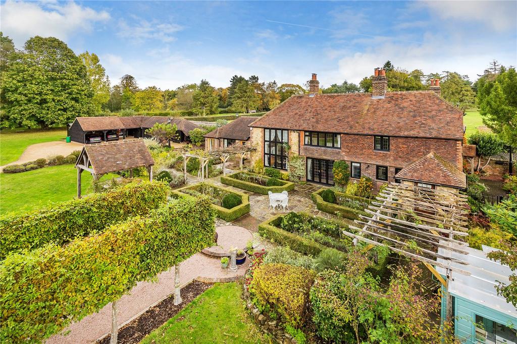 Pastens Road, Limpsfield, Oxted, Surrey, RH8 5 bed detached house £