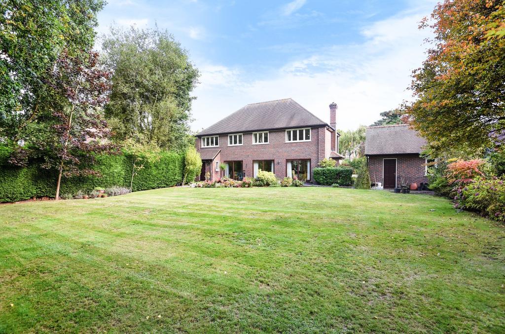 Ashley Drive, WaltonOnThames, KT12 5 bed detached house £1,795,000