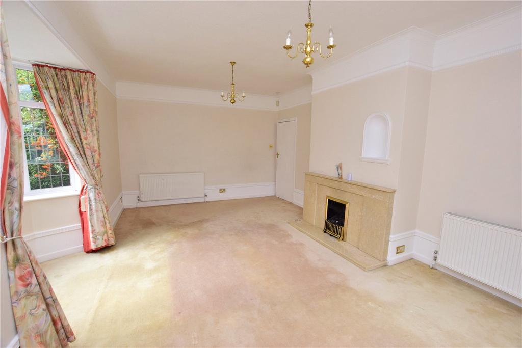 Living Room (2)