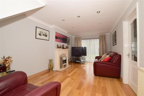 17 Campbell Close, Wickford, SS12 9HL