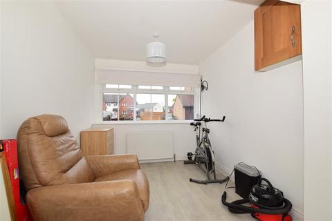17 Campbell Close, Wickford, SS12 9HL