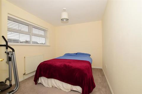 17 Campbell Close, Wickford, SS12 9HL