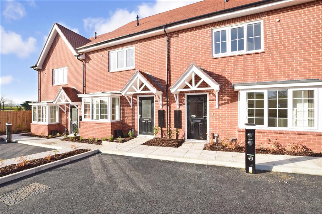 Earl's Grove, Sandcross Lane... 3 bed end of terrace house £545,000