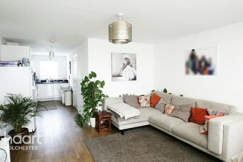 3 bedroom end of terrace house to rent, Battalion Walk, Colchester