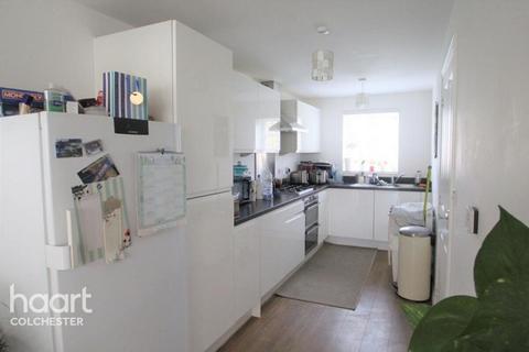 3 bedroom end of terrace house to rent, Battalion Walk, Colchester