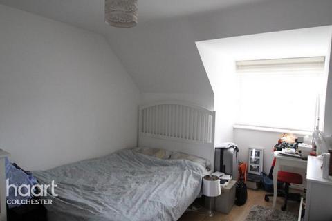 3 bedroom end of terrace house to rent, Battalion Walk, Colchester