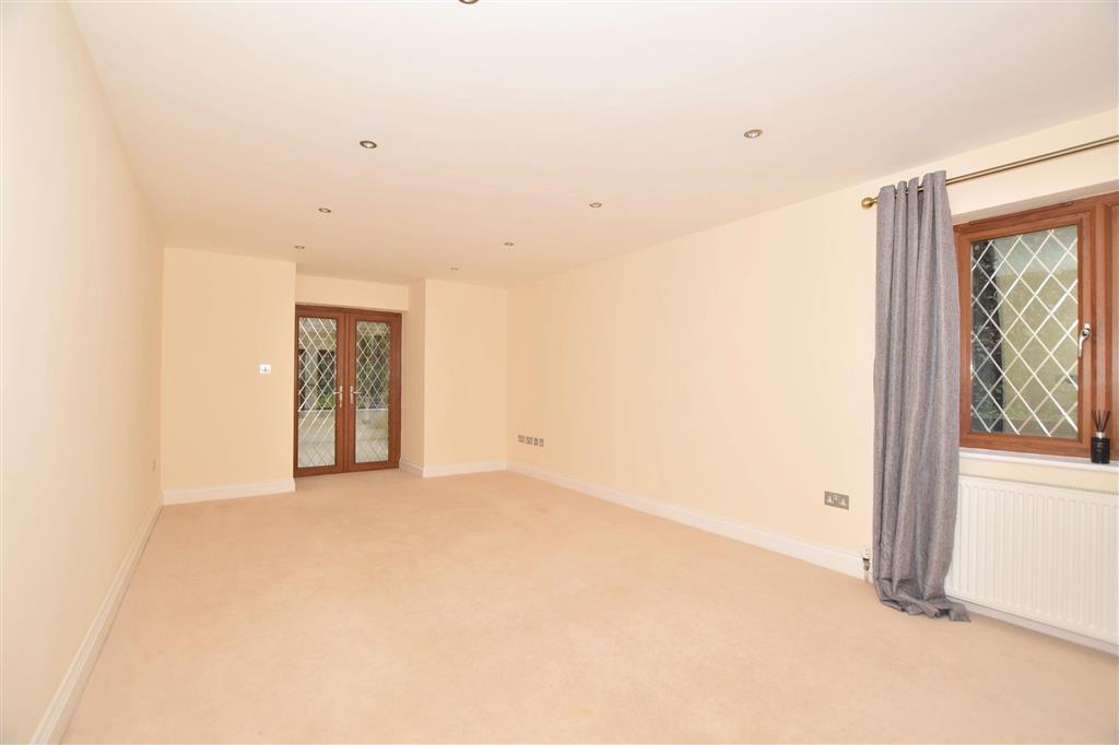 Denmans Lane, Lindfield, Haywards Heath, West Sussex 2 bed ground floor