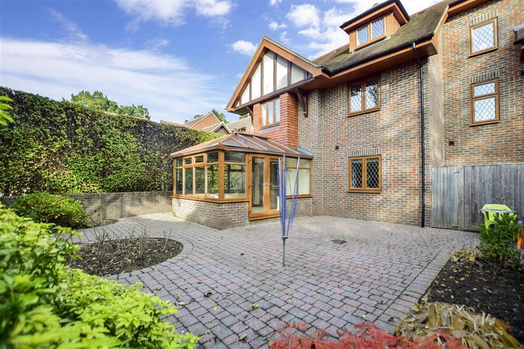 Denmans Lane, Lindfield, Haywards Heath, West Sussex 2 bed ground floor