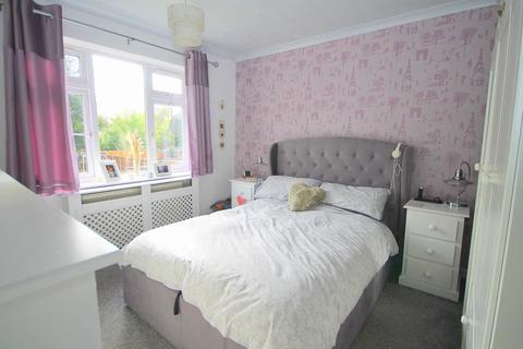 45 Oak Way, Feltham, TW14 8AT