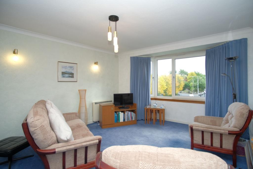 Carmunnock Road, Flat 24, Kings Park, Glasgow, G44 4TB 2 bed flat £