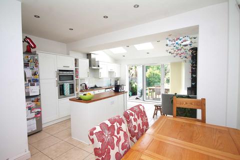32 Kings Avenue, New Malden, KT3 4DT