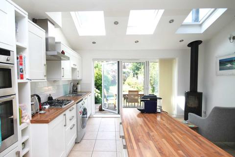 32 Kings Avenue, New Malden, KT3 4DT