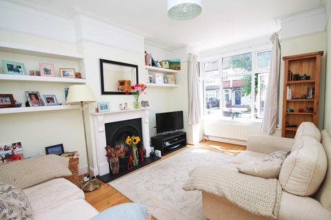 32 Kings Avenue, New Malden, KT3 4DT