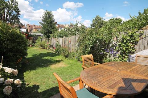 32 Kings Avenue, New Malden, KT3 4DT