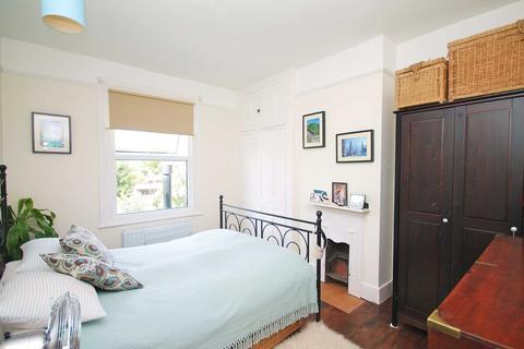 32 Kings Avenue, New Malden, KT3 4DT