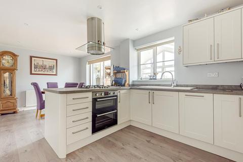 17 Garner Close, Carterton, OX18 1GA