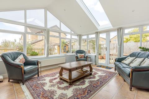 17 Garner Close, Carterton, OX18 1GA