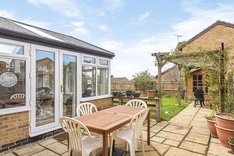 17 Garner Close, Carterton, OX18 1GA