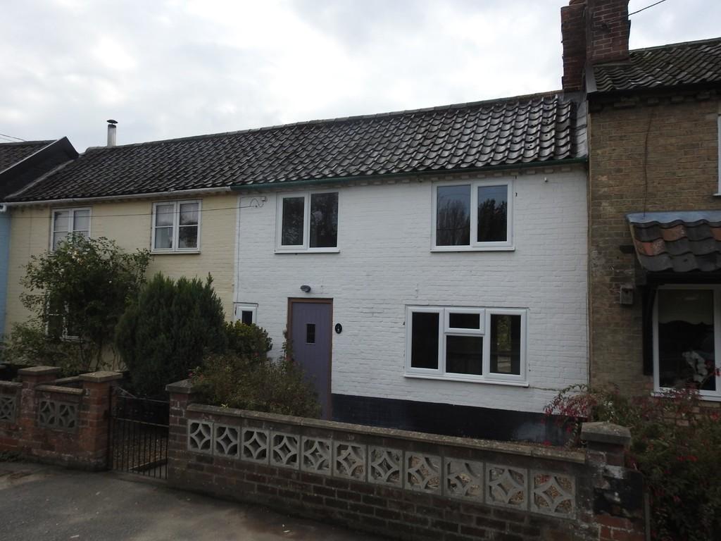 Carlton Road, Saxmundham 3 bed terraced house £775 pcm (£179 pw)