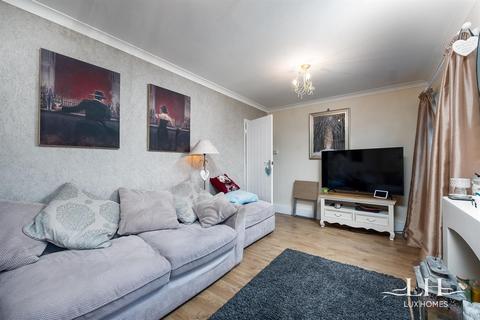 12 Haydock Close, Hornchurch, RM12 6EA