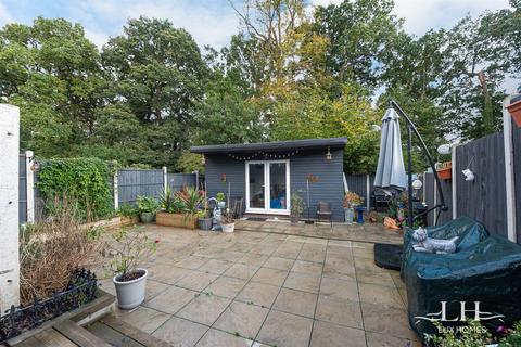 12 Haydock Close, Hornchurch, RM12 6EA