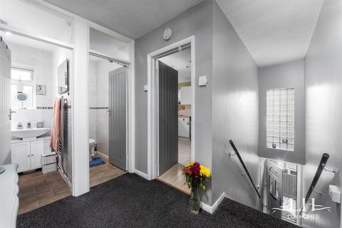 12 Haydock Close, Hornchurch, RM12 6EA
