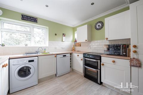 12 Haydock Close, Hornchurch, RM12 6EA